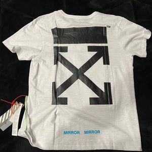 OFF WHITE TEE SHIRT **** NEVER WORN *****